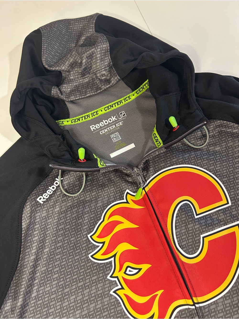Calgary Flames Reebok Center Ice Full Zip Performance Hoodie Jacket Large